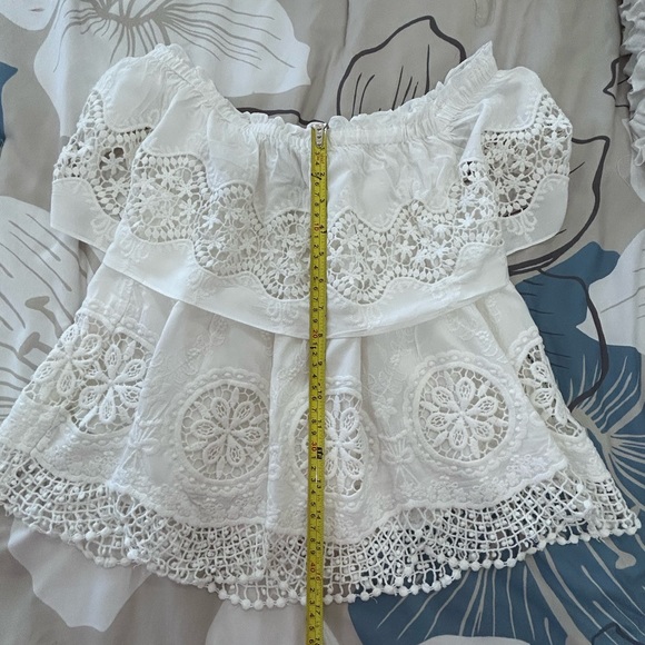 💰PRICE ⬇️ 
 BCBGMAXAZRIA • White Eyelet/ Off or On The Shoulders Top • sz Med - Picture 11 of 12